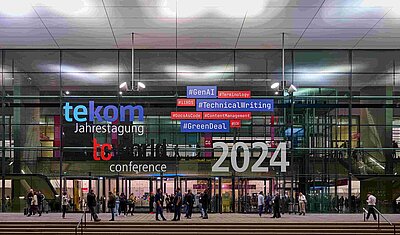 ICS_Aussenaufnahme mit Banner der tekom-Jahrestagung 2024